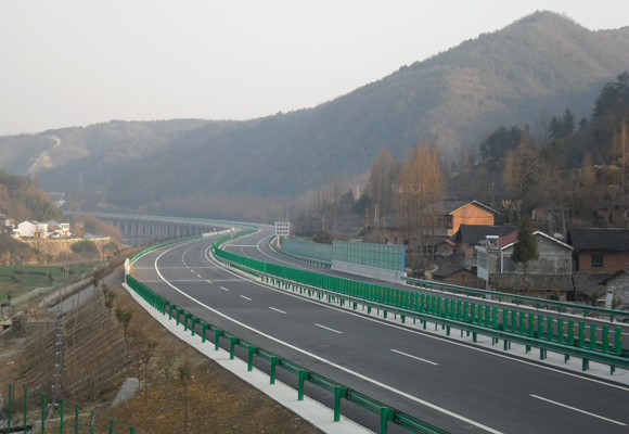 18、陜西省 十堰至天水聯(lián)絡(luò)線陜西境安康至漢中公路工程